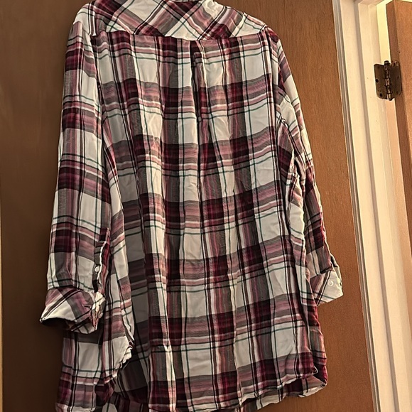 Ava and Viv 3X Plaid Button Up - Picture 2 of 3